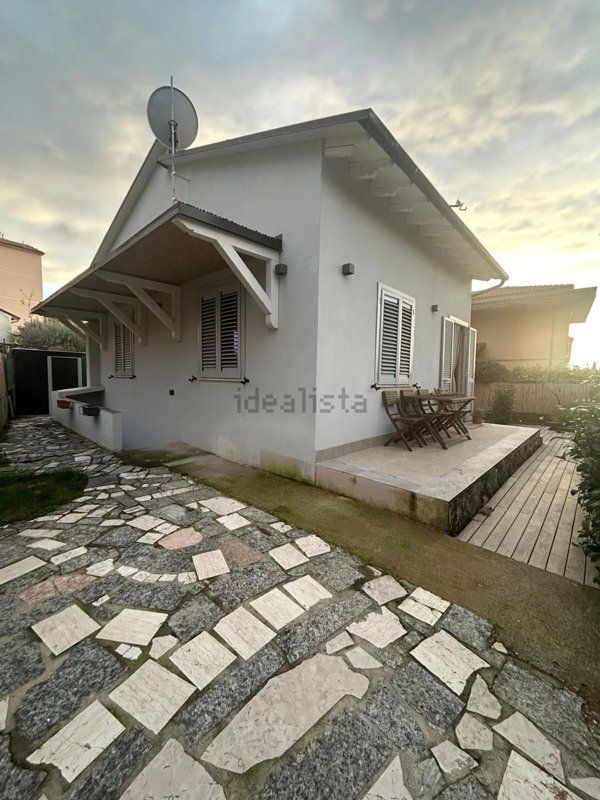 casa indipendente in vendita a Pietrasanta in zona Vallecchia