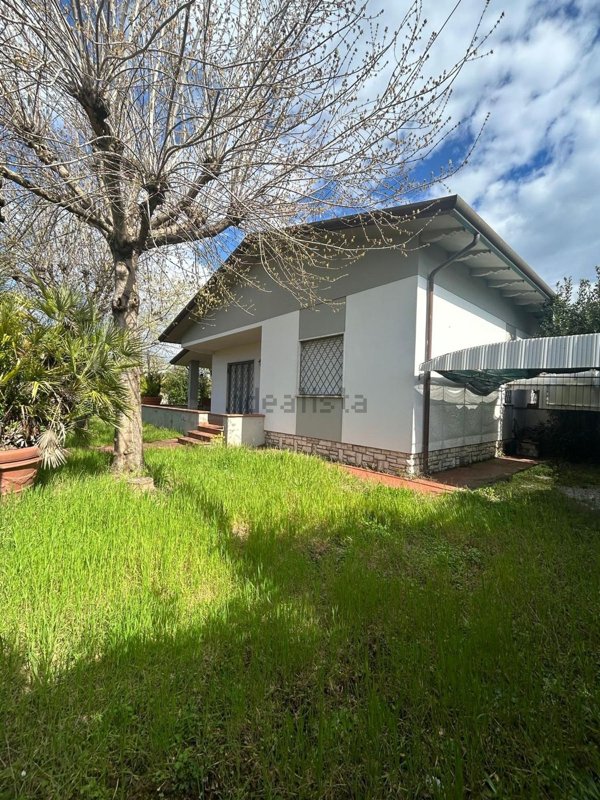 casa indipendente in vendita a Pietrasanta in zona Fiumetto