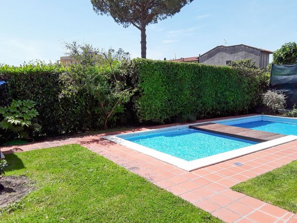 casa indipendente in vendita a Pietrasanta