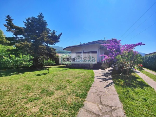 casa indipendente in vendita a Pietrasanta in zona Strettoia