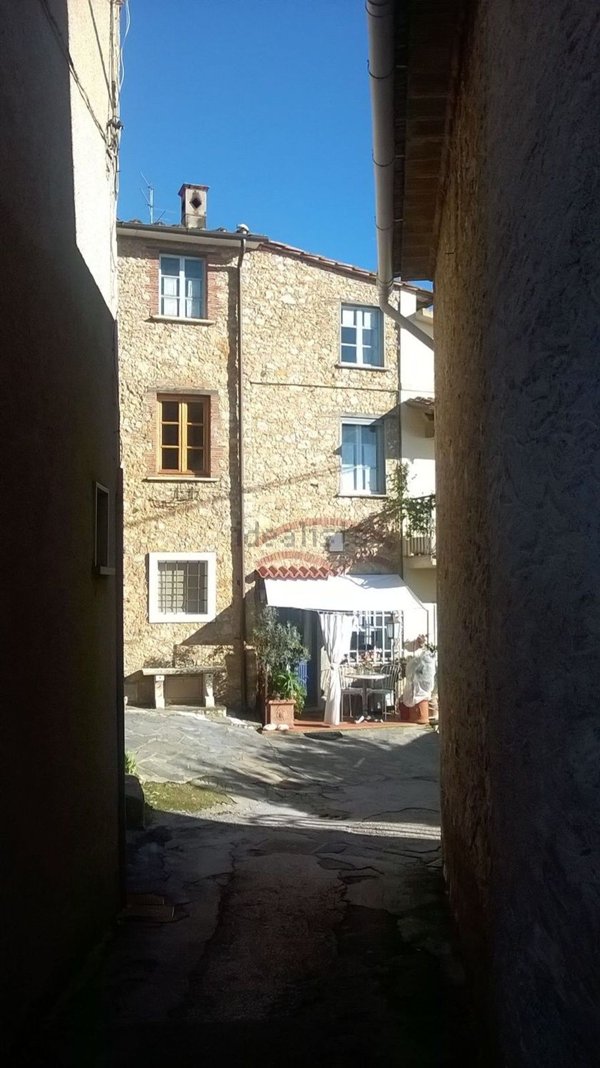 casa indipendente in vendita a Pietrasanta in zona Capezzano Monte