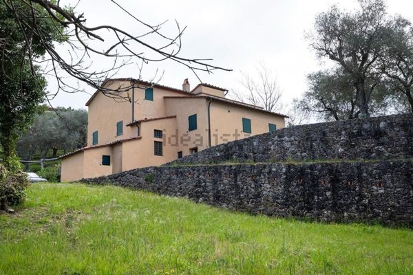 casa indipendente in vendita a Pietrasanta in zona Capriglia