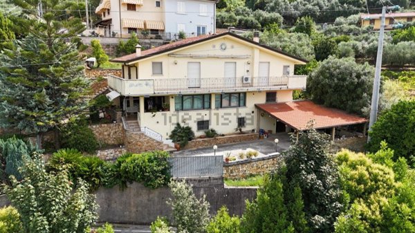 casa indipendente in vendita a Pietrasanta
