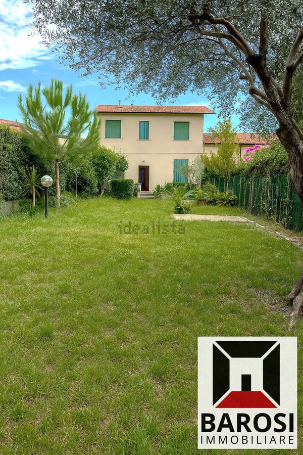 casa indipendente in vendita a Pietrasanta in zona Motrone