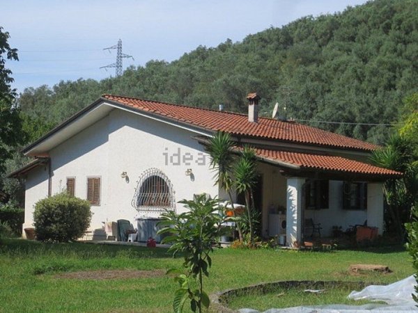 casa indipendente in vendita a Pietrasanta in zona Strettoia