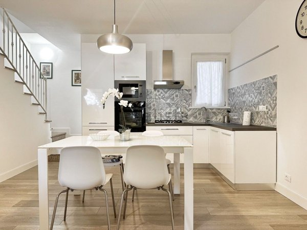 casa indipendente in vendita a Pietrasanta in zona Fiumetto