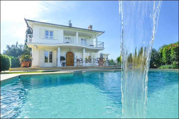 casa indipendente in vendita a Pietrasanta in zona Crociale