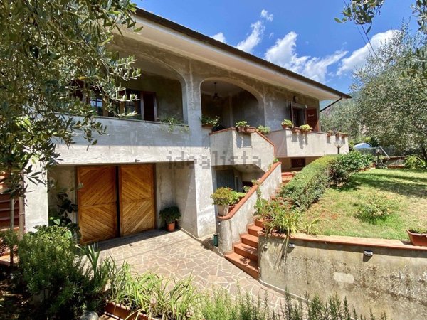 casa indipendente in vendita a Pietrasanta in zona Castello