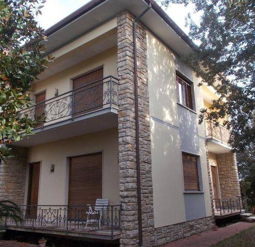 casa indipendente in vendita a Pietrasanta in zona Marina di Pietrasanta