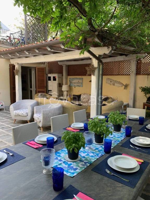 casa indipendente in vendita a Pietrasanta in zona Fiumetto