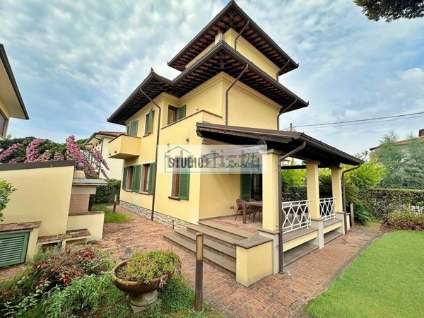 casa indipendente in vendita a Pietrasanta in zona Motrone