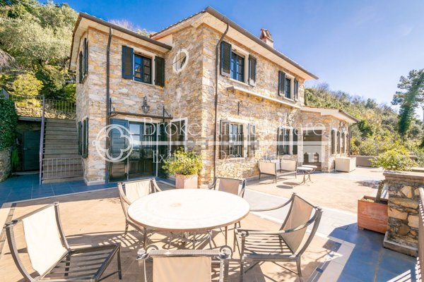 casa indipendente in vendita a Pietrasanta