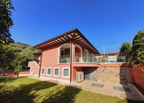 casa indipendente in vendita a Pietrasanta