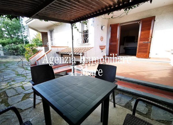 casa indipendente in vendita a Pietrasanta in zona Tonfano