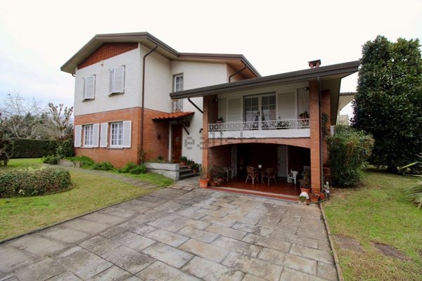casa indipendente in vendita a Pietrasanta in zona Focette