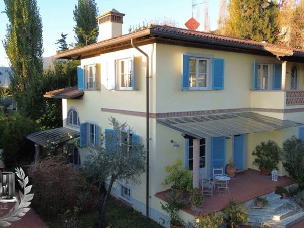 casa indipendente in vendita a Pietrasanta