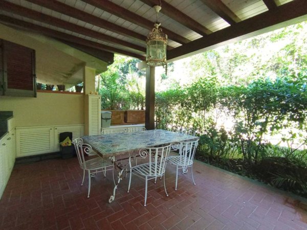 appartamento in vendita a Pietrasanta in zona Marina di Pietrasanta