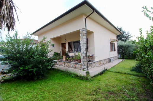 casa indipendente in vendita a Pietrasanta