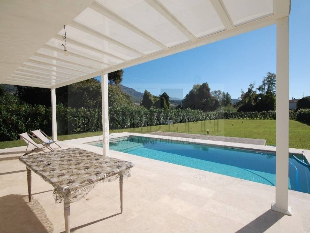 casa indipendente in vendita a Pietrasanta