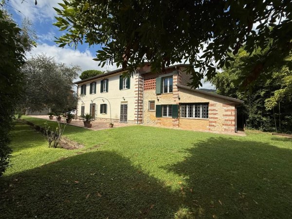 casa indipendente in vendita a Pietrasanta in zona Osterietta