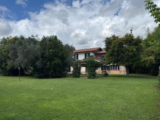 casa indipendente in vendita a Pietrasanta in zona Osterietta