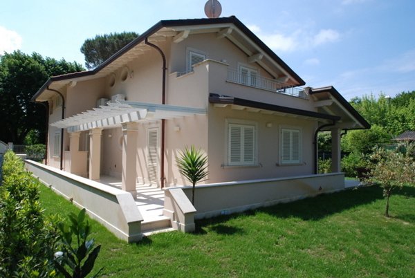 casa indipendente in vendita a Pietrasanta in zona Marina di Pietrasanta