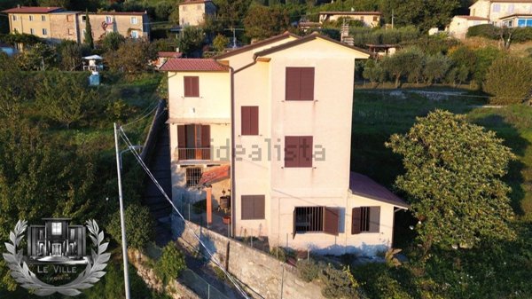 casa indipendente in vendita a Pietrasanta in zona Capezzano Monte