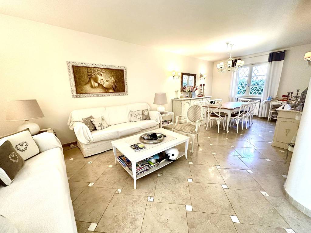 casa indipendente in vendita a Pietrasanta in zona Fiumetto