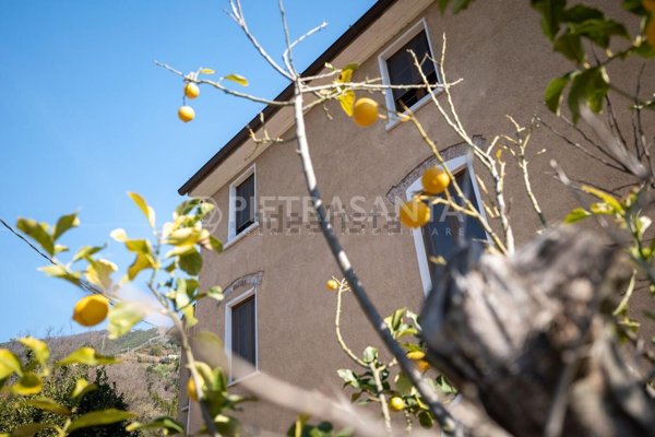 casale in vendita a Pietrasanta in zona Strettoia