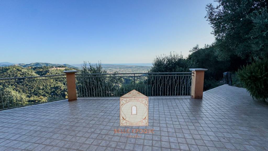 casa indipendente in vendita a Pietrasanta in zona Capezzano
