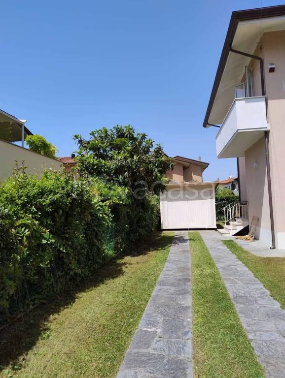 appartamento in vendita a Pietrasanta in zona Marina di Pietrasanta