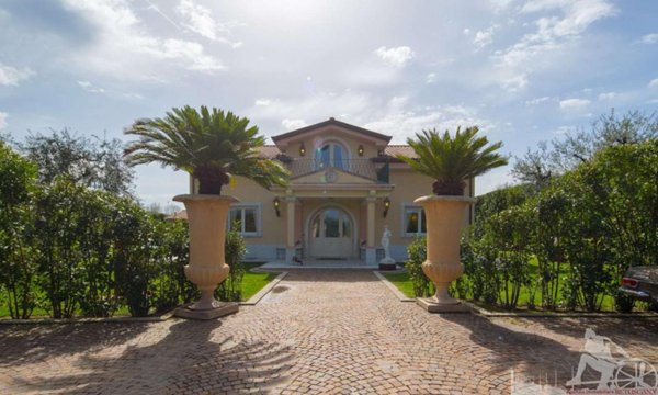 casa indipendente in vendita a Pietrasanta