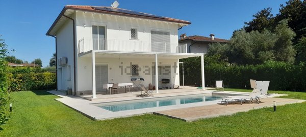 casa indipendente in vendita a Pietrasanta