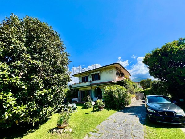 casa indipendente in vendita a Pietrasanta