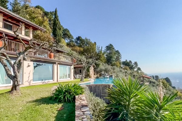 casa indipendente in vendita a Pietrasanta