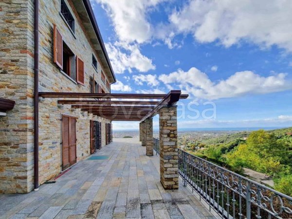 casa indipendente in vendita a Pietrasanta in zona Strettoia