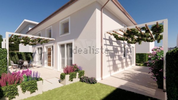 casa indipendente in vendita a Pietrasanta in zona Tonfano