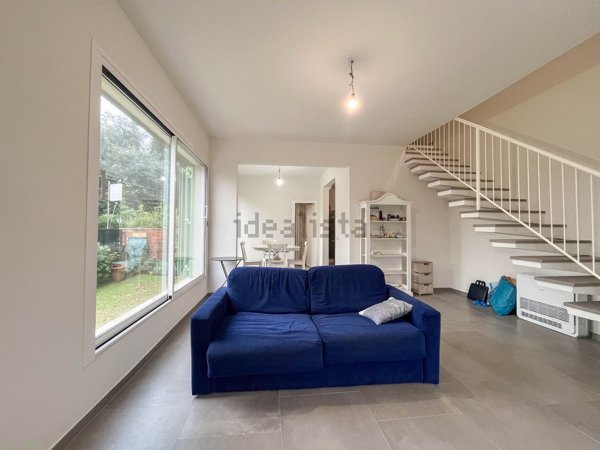 casa indipendente in vendita a Pietrasanta in zona Tonfano