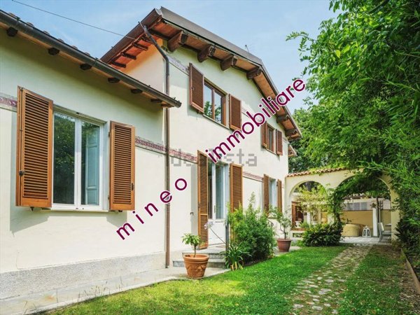 casa indipendente in vendita a Pietrasanta in zona Fiumetto