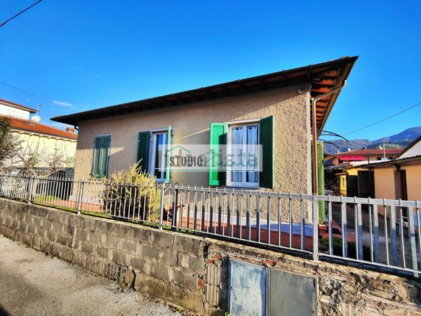 casa semindipendente in vendita a Pietrasanta