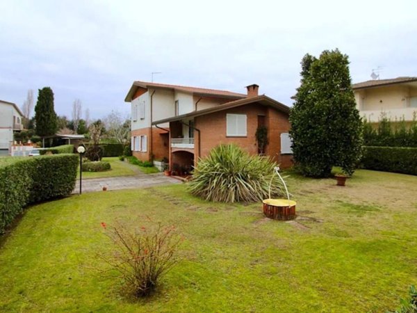 casa indipendente in vendita a Pietrasanta in zona Focette