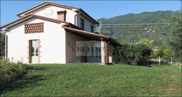 casa indipendente in vendita a Pietrasanta