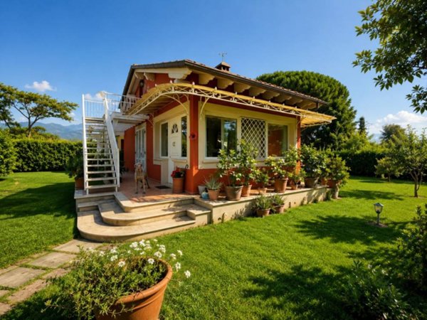 casa indipendente in vendita a Pietrasanta in zona Marina di Pietrasanta