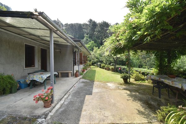 casa indipendente in vendita a Pietrasanta in zona Strettoia