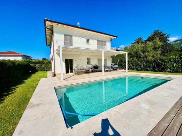 casa indipendente in vendita a Pietrasanta