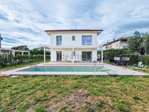 casa indipendente in vendita a Pietrasanta