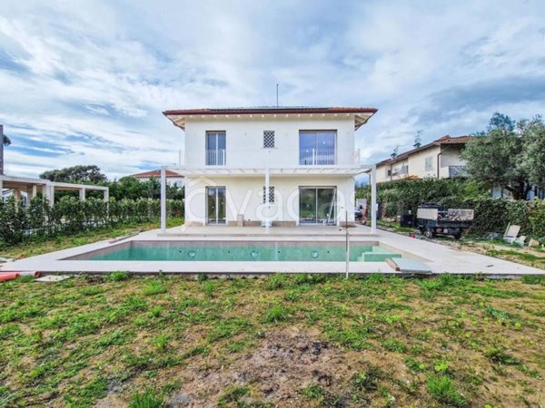 casa indipendente in vendita a Pietrasanta