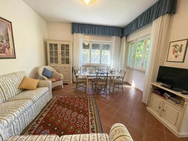 casa indipendente in vendita a Pietrasanta in zona Tonfano