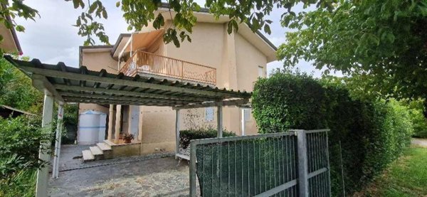 casa indipendente in vendita a Pietrasanta in zona Fiumetto
