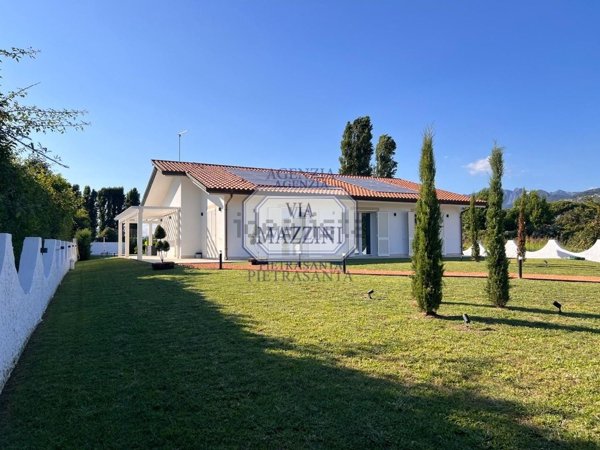 casa indipendente in vendita a Pietrasanta in zona Marina di Pietrasanta